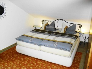 Schlafzimmer 1